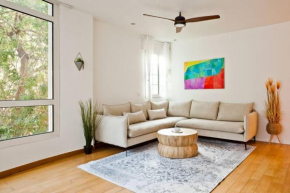 Hamegid 1 - 3BR city centre w/ parking